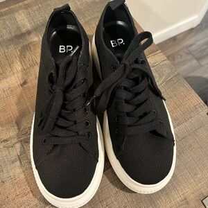 Nordstrom Black Fashion Sneakers Size 7